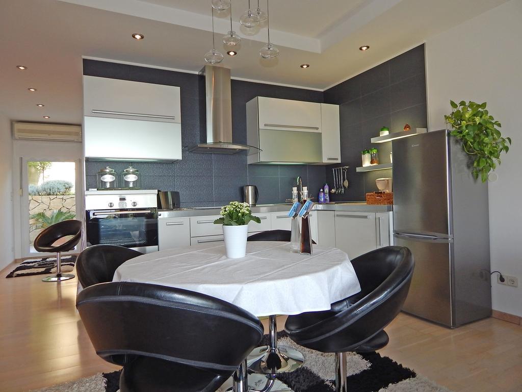 Lavander Apartments Omis Дуче Екстер'єр фото